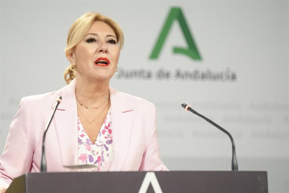La consejera de Economía, Hacienda y Fondos Europeos y portavoz del Gobierno, CarolinaEspaña, durante la rueda de prensa posterior al Consejo de Gobierno de la Junta de Andalucía. A 06 de mayo de 2025, en Sevilla (Andalucía, España).