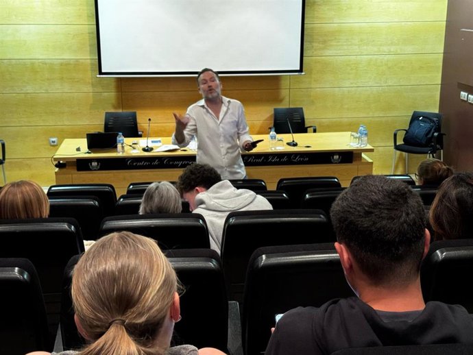 Charla para impulsar la creación de comunidades energéticas en San Fernando.