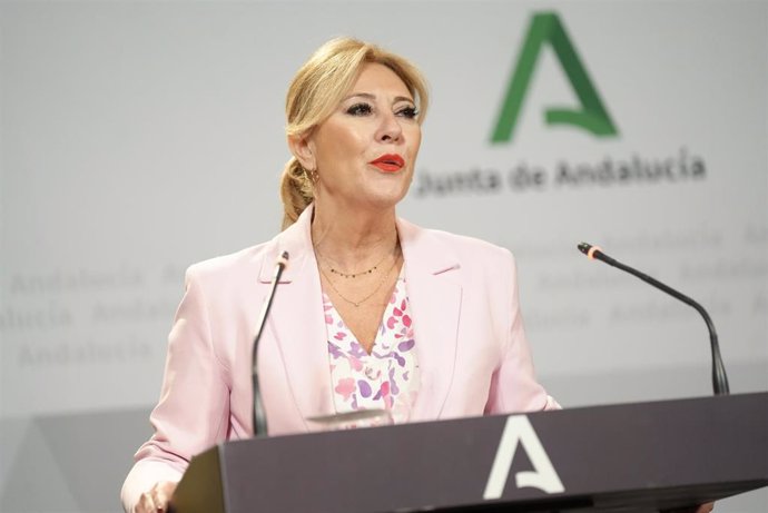 La consejera de Economía, Hacienda y Fondos Europeos y portavoz del Gobierno, Carolina España, durante la rueda de prensa posterior al Consejo de Gobierno de la Junta de Andalucía