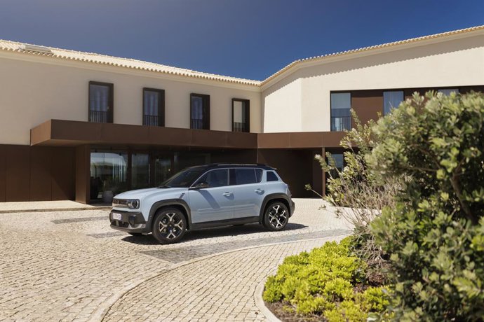 Renault lanza el nuevo R4 E-Tech con autonomía de hasta 409 kilómetros y con precio desde 28.752 euros