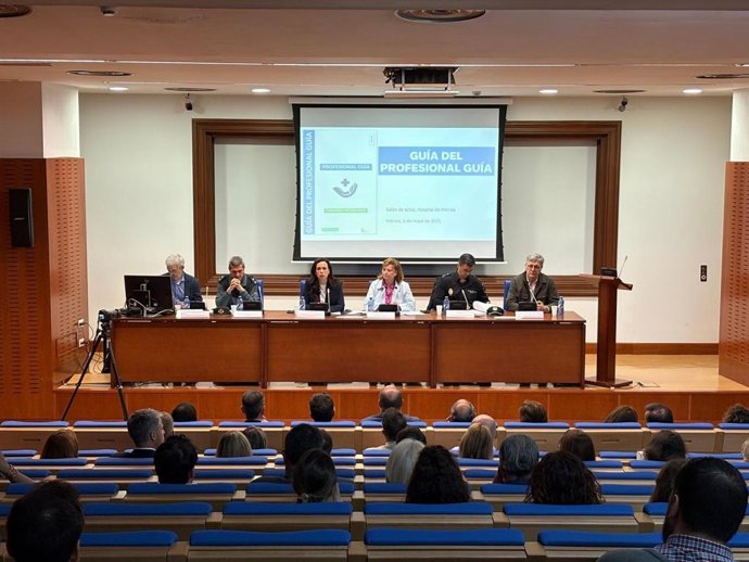 La consejera de Salud y Servicios Sociales presenta la Guía del Profesional ante las Agresiones a Sanitarios