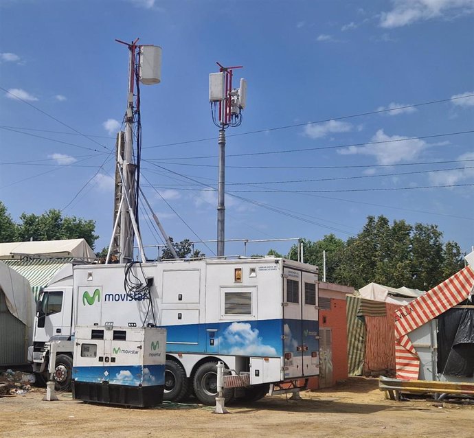 Refuerzo de las redes móviles en la Feria con dos unidades y una red temporal en el real.