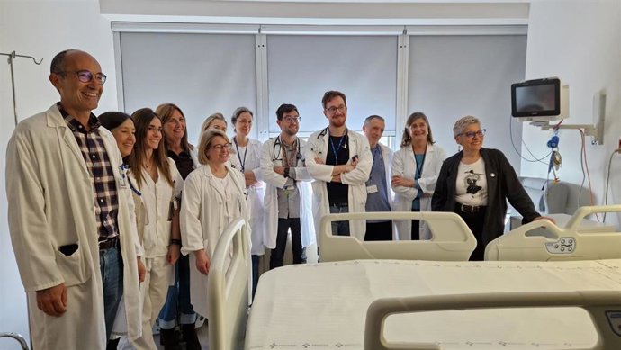 Concepción Saavedra, a la derecha