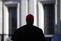 Cónclave.- Los cardenales completan el perfil del nuevo Papa, "constructor de puentes" y "maestro de humanidad"