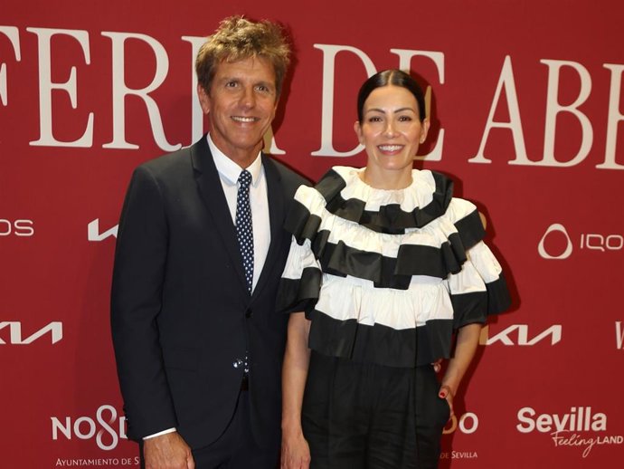 Virginia Troconis y Manuel Díaz 'el cordobés' en la fiesta que celebra Vanity Fair en su caseta del Real para celebrar la noche de 'El Pescaíto'