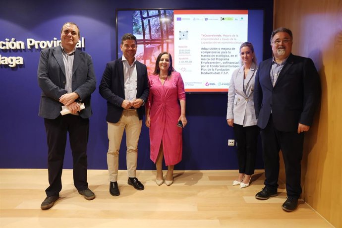 Los diputados de Equilibrio Territorial y de Empleo y Formación, Cristóbal Ortega y María del Carmen Márquez, respectivamente, junto al presidente de la Mancomunidad Sierra de las Nieves,