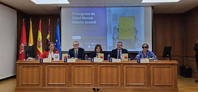 Imagen de la presentación de la recopilación científica que aborda los problemas de salud mental en niños y jóvenes