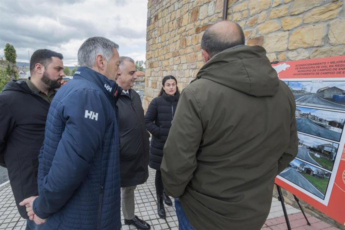 El consejero de Fomento, Vivienda, Ordenación del Territorio y Medio Ambiente, Roberto Media, inaugura actuaciones en Requejo.