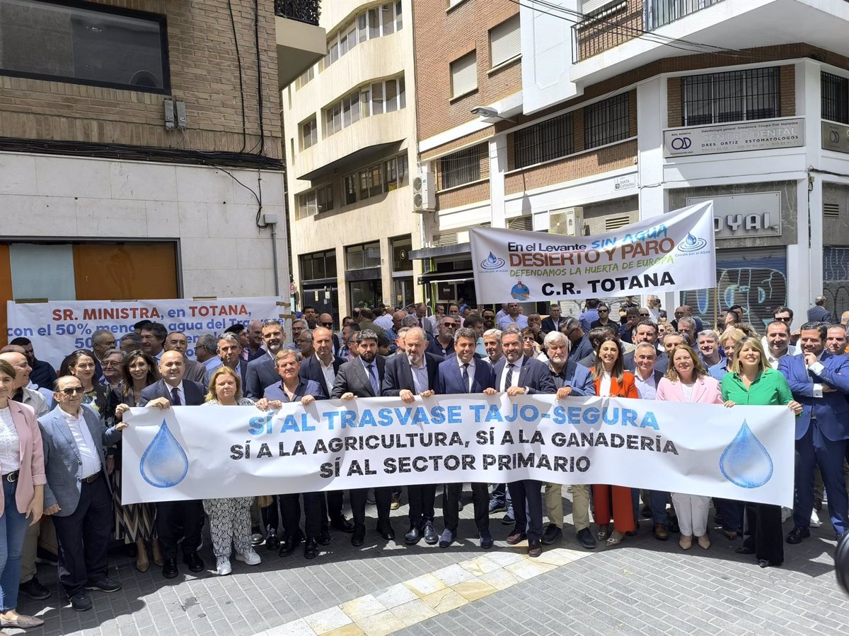 López Miras y Mazón cierran filas con regantes del Levante contra las nuevas reglas de explotación del trasvase