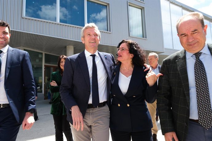 El presidente gallego participa en el acto para suscribir el convenio de cesión de parcelas. 