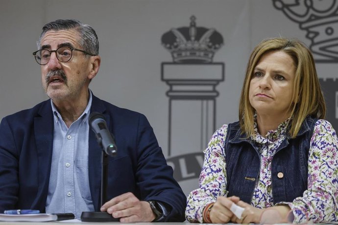 La delegada del Gobierno en la Comunitat Valenciana, Pilar Bernabé, acompañada por el comisionado del Gobierno para la reconstrucción, José María Ángel, ofrece declaraciones en la Delegación del Gobierno, a 6 de mayo de 2025, en Valencia