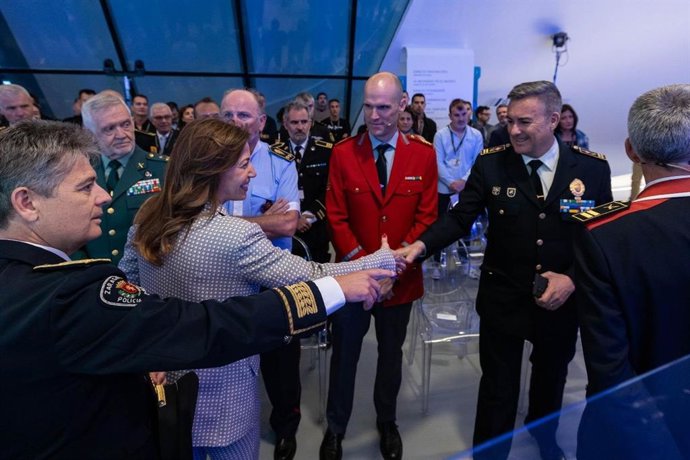 Chueca inaugura una jornada sobre seguridad pública que reúne a los principales mandos policiales de España