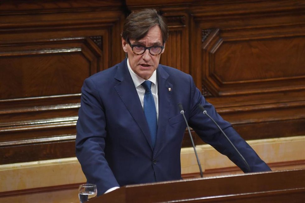 El presidente de la Generalitat, Salvador Illa, durante su comparecencia en el Parlament para dar explicaciones sobre el apagón eléctrico