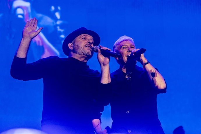 Archivo - Los Pecos durante su concierto en el Movistar Arena