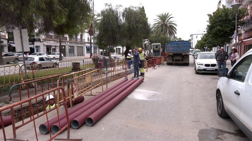 Obras en las líneas subterráneas de media tensión de Endesa.