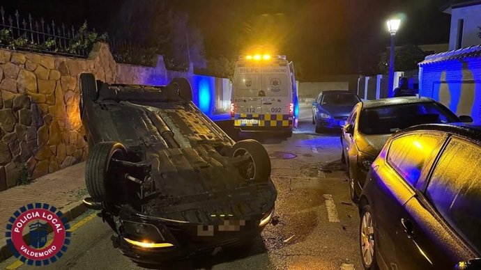 Detenido el conductor de un coche que volcó en una calle de Valdemoro por triplicar la tasa de alcoholemia