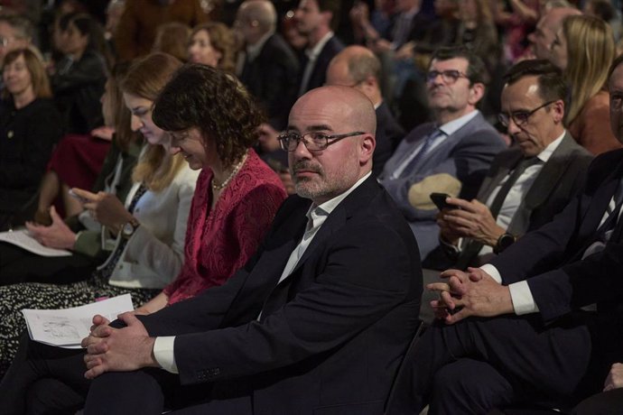 El delegado del Gobierno en la Comunidad de Madrid, Francisco Martín, durante la XXIX Lectura continuada de El Quijote, en el Círculo de Bellas Artes, a 23 de abril de 2025, en Madrid (España).