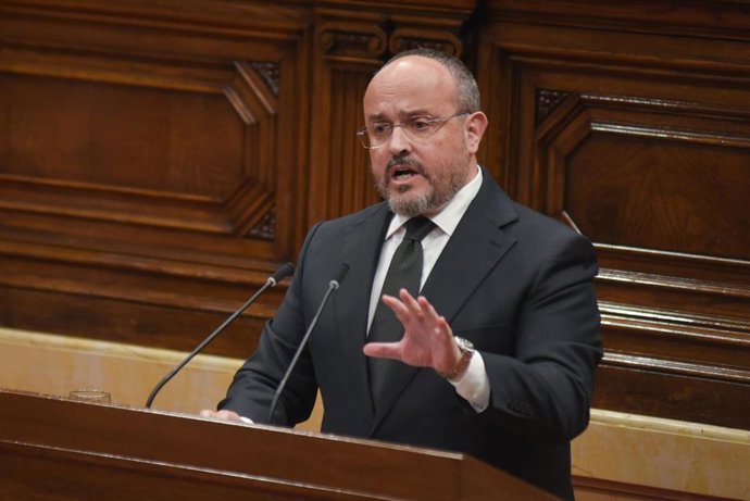 El líder del PP en Catalunya, Alejandro Fernández, en el pleno del Parlament.