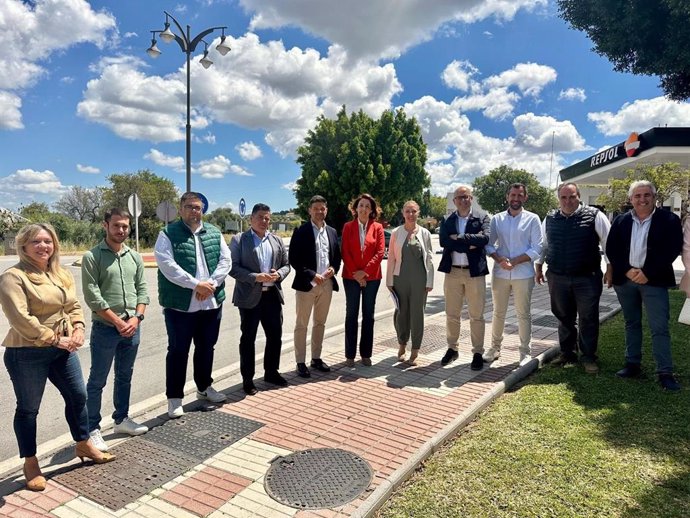 La Rueda De Prensa Celebrada En Alhaurín El Grande Ha Contado Con La Participación De Los Diputados Del Grupo Popular Cristóbal Ortega, Antonia Ledesma Y Nieves Atencia, Y Los Alcaldes De Pizarra, Félix Lozano, Y De Tolox, Jerónimo Macías.