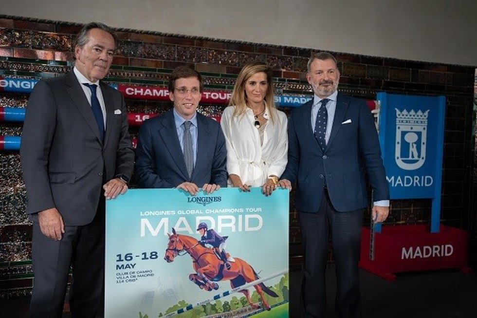 De izquierda a derecha, Javier Revuelta, José Luis Martínez Almeida, Sofía Miranda y Álvaro Arrieta