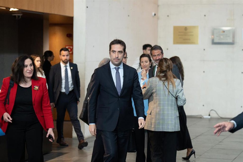 El ministro de Economía, Comercio y Empresa, Carlos Cuerpo, a su llegada a la 40 Reunió Cercle d'Economia, en el Palau de Congresos de Cataluña, a 6 de mayo de 2025, en Madrid (España). 