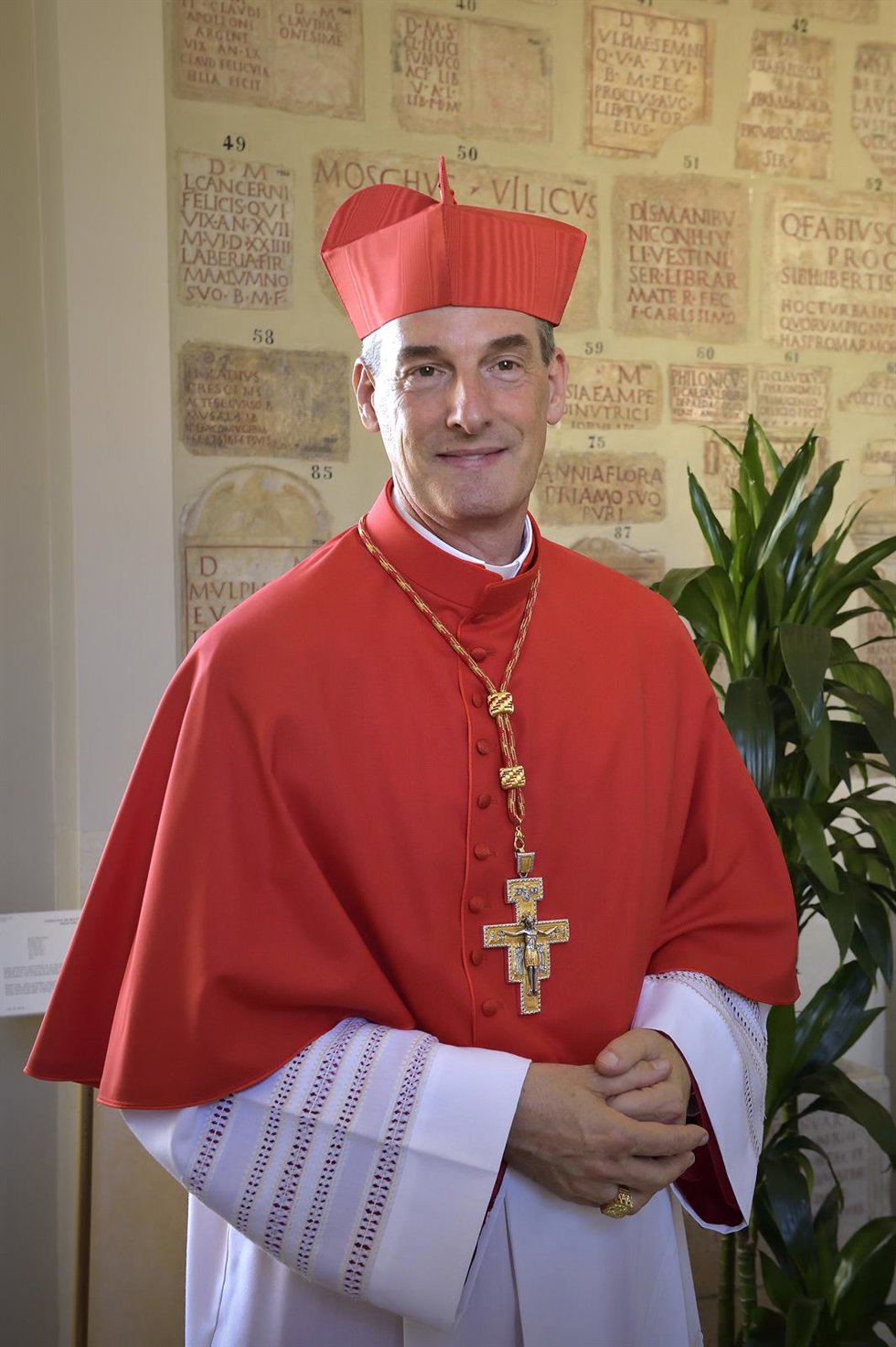 Archivo - El nuevo cardenal y obispo de Ajaccio, Franois-Xavier Bustillo, es nombrado cardenal por el Papa Francisco (i), en la basílica vaticana de San Pedro, a 30 de septiembre de 2023, en Roma, (Italia). 