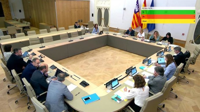 Reunión de la Comisión de Hacienda y Presupuestos del Parlament, este martes.