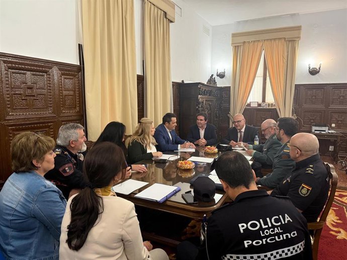 Reunión de la Junta Local de Seguridad con motivo de la Romería de la Virgen de Alharilla.