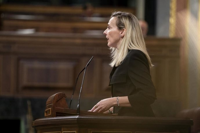 La diputada de Vox Blanca Armario durante una sesión plenaria en el Congreso de los Diputados, a 6 de mayo de 2025, en Madrid (España). 