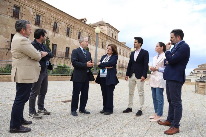 La presidenta de la UCAM, María Dolores García, y el director general de Patrimonio Cultural de la Región, Patricio Sánchez, visitan el Monasterio de los Jerónimos con motivo del inicio del inicio de las obras de restauración de dos fachadas