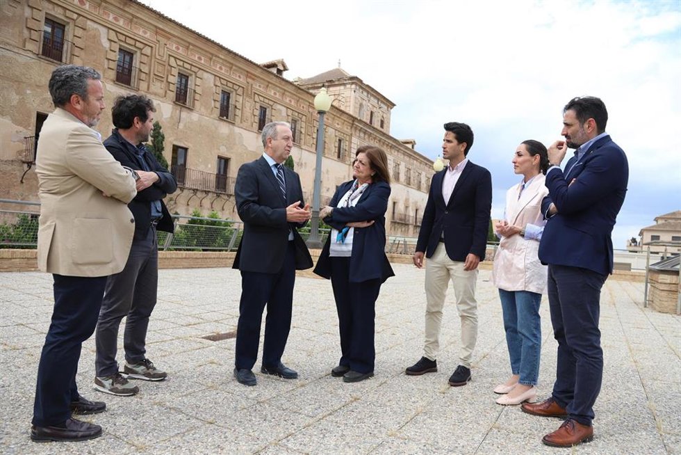 La presidenta de la UCAM, María Dolores García, y el director general de Patrimonio Cultural de la Región, Patricio Sánchez, visitan el Monasterio de los Jerónimos con motivo del inicio del inicio de las obras de restauración de dos fachadas