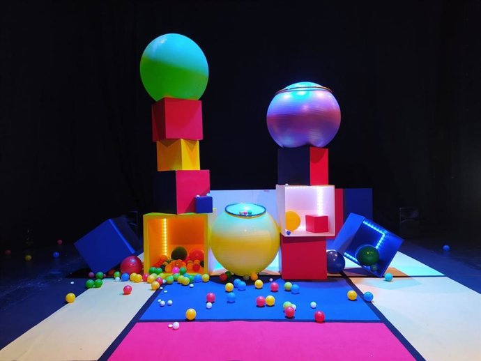 La Sala L'Horta acull "Bola", un joc de construcció a grandària real inspirada en l'univers estètic de Kandinsky i Mondrian