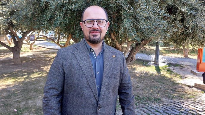 Archivo - El diputado del PAR en las Cortes de Aragón, Alberto Izquierdo.