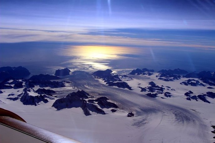 Archivo - Glaciar Steenstrup durante la temporada de deshielo de verano en 2016.