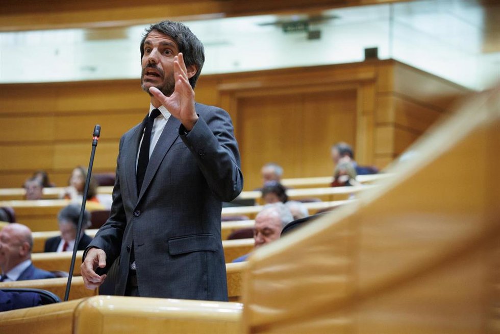 Archivo - El ministro de Cultura, Ernest Urtasun, durante una sesión de control al Gobierno, en el Senado, a 28 de mayo de 2024, en Madrid (España). A 2 días de que la ley de amnistía vuelva a debatirse en el Congreso para ser aprobada, ha sido una preg