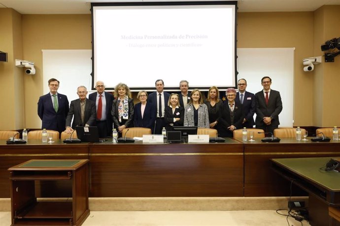Parlamentarios señalan la necesidad de impulsar la Medicina Personalizada de Precisión de forma equitativa y eficiente.