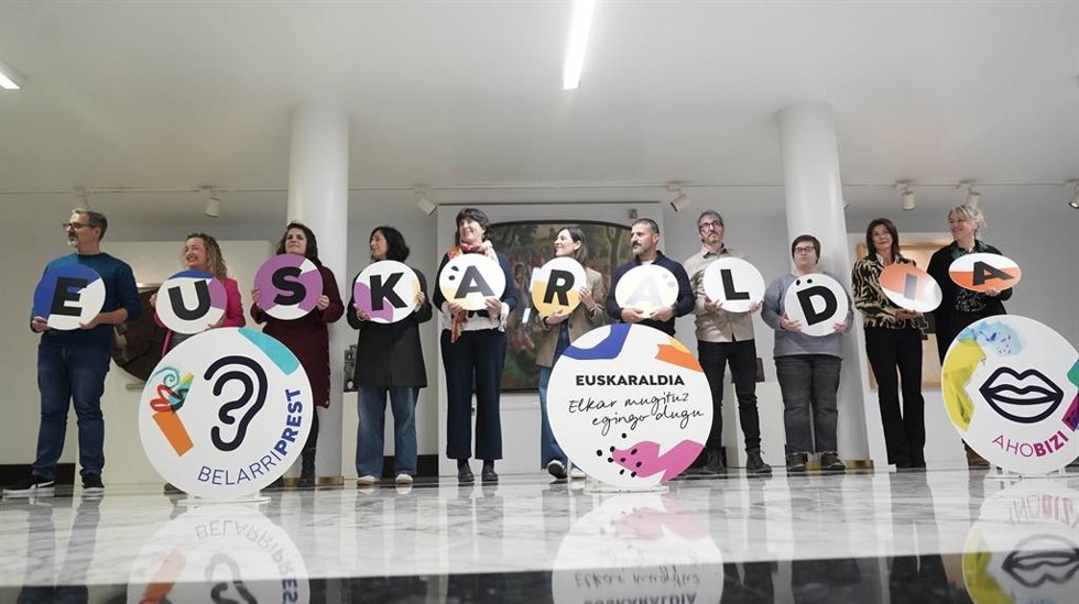 Once parlamentarios y trabajadores de la vasca actuarán como 'embajadores' del Euskaraldia