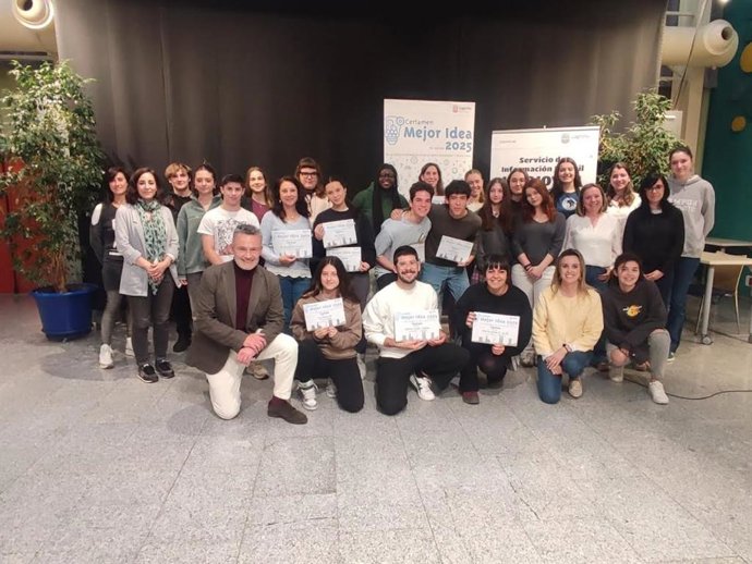 El alcalde recibe medio centenar de propuestas de los estudiantes logroñeses para mejorar la ciudad