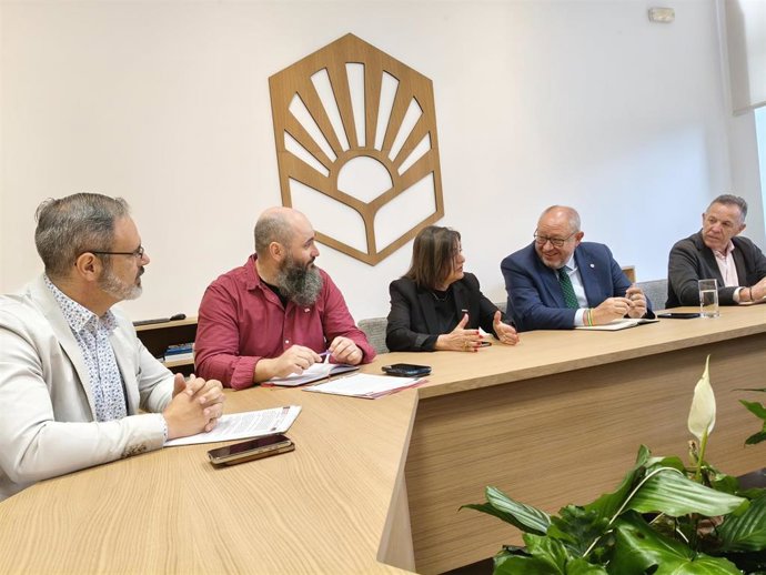 Reunión institucional entre CCOO y el rector de la UCO.
