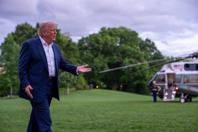 04 May 2025, US, Washington, D.C: US President Donald Trump arrives at the White house and speaks to the media. Photo: Andrew Leyden/ZUMA Press Wire/dpa