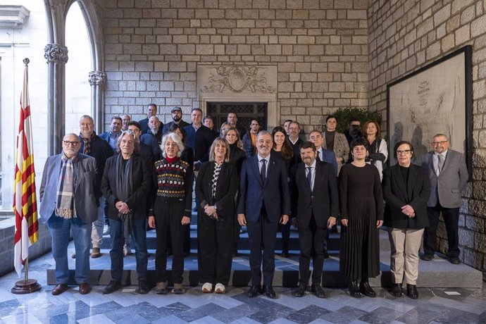 Archivo - Arxivo - L'alcalde Jaume Collboni, la Comissionada de la Nit Carmen Zapata i el tinent d'alcaldia de Seguretat Albert Batlle, en la primera reunió de la comissió del Consell de la Nit celebrada aquest dimarts amb diverses associacions i entitats