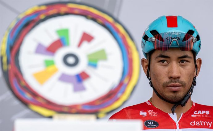 Archivo - FILED - 25 August 2022, Thuringia, Weimar/Meiningen: Australian road and track bicycle racer Caleb Ewan stands on stage during the registration for the UCI ProTeam Lotto-Dstny.  Multiple grand tours stage winner Caleb Ewan of Australia has ended
