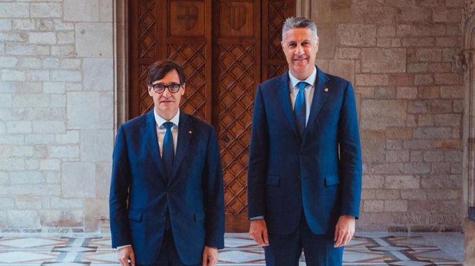 El president de la Generalitat, Salvador Illa, i l'alcalde de Badalona, Xavier García Albiol