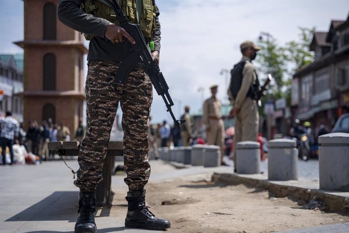 May 4, 2025, Srinagar, Jammu & Kashmir, India: Indian forces stand guard on a street in Srinagar. Tensions between India and Pakistan have intensified following a militant attack in Kashmir's Pahalgam on April 22, 2025, that left 26 dead and is reportedly