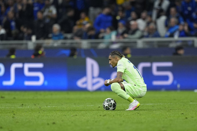 Raphinha Dias Belloli of FC Barcelona laments during the UEFA Champions League 2024/25 Semi Final First Leg match between FC Internazionale Milano and FC Barcelona at Giuseppe Meazza Stadium on May 06, 2025 in Milan, Italy.