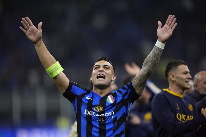 Lautaro Martinez of Inter celebrates the victory during the UEFA Champions League 2024/25 Semi Final First Leg match between FC Internazionale Milano and FC Barcelona at Giuseppe Meazza Stadium on May 06, 2025 in Milan, Italy.
