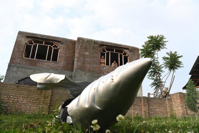 Restos de un avión de combate de la Fuerza Aérea india tras haber sido derribado en Cachemira en el cruce de ataques con Pakistán