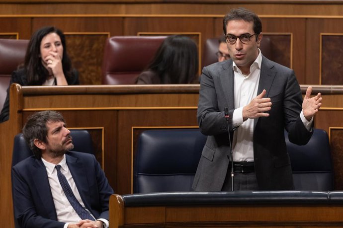 El ministro de Economía, Carlos Cuerpo, interviene durante una sesión de control al Gobierno, en el Congreso de los Diputados, a 9 de abril de 2025, en Madrid (España). El Gobierno afronta hoy en el Congreso una ofensiva parlamentaria tanto de los partido
