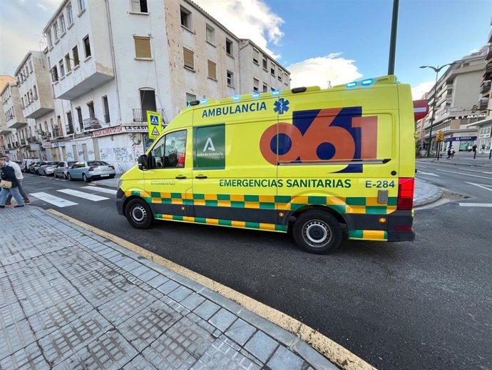 Archivo - Una ambulancia del 061 de emergencias sanitarias. (Foto de archivo).