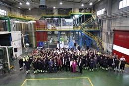 Rabajadores y directivos de Barpimo Coatings junto con los representantes de Kusto